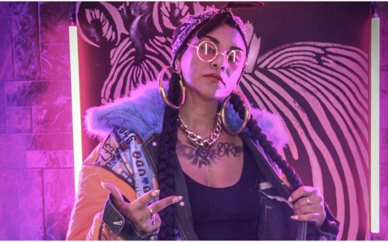 Sabor latino, trap y un grito de esperanza: Conoce el nuevo single de la imparable Flor de Rap.