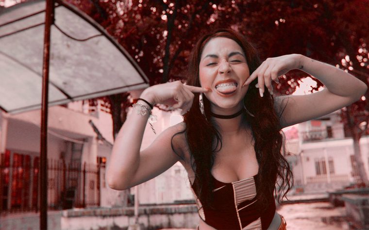 Sadika estrena “Estoy de paso”: “Sólo hay una vida y es para vivirla”.