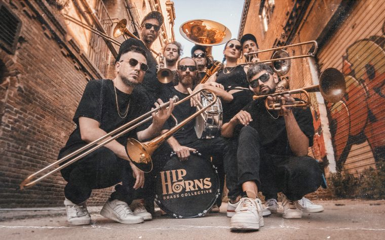 La resurrección de MF DOOM en “Brassvillain” de Hip Horns Brass Collective